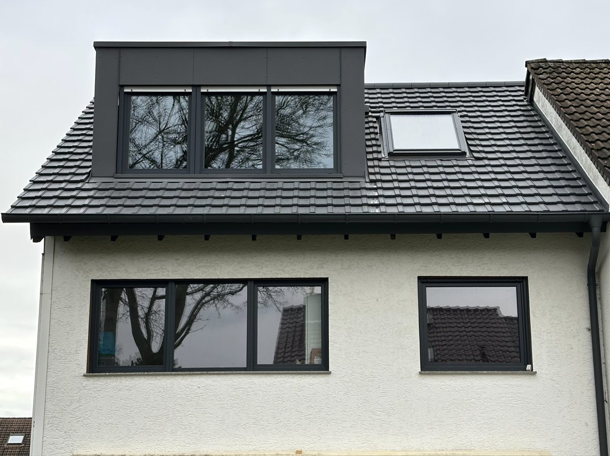 Nachher: neue Gaube und Dachfenster im Detail
