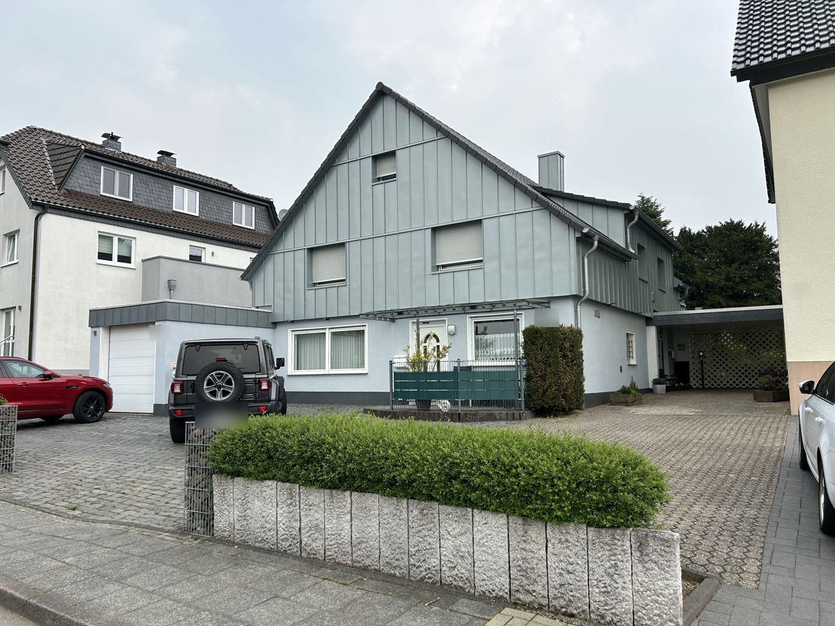 Nachher: sanierter Giebel mit neuer, gedämmter Fassadenbekleidung